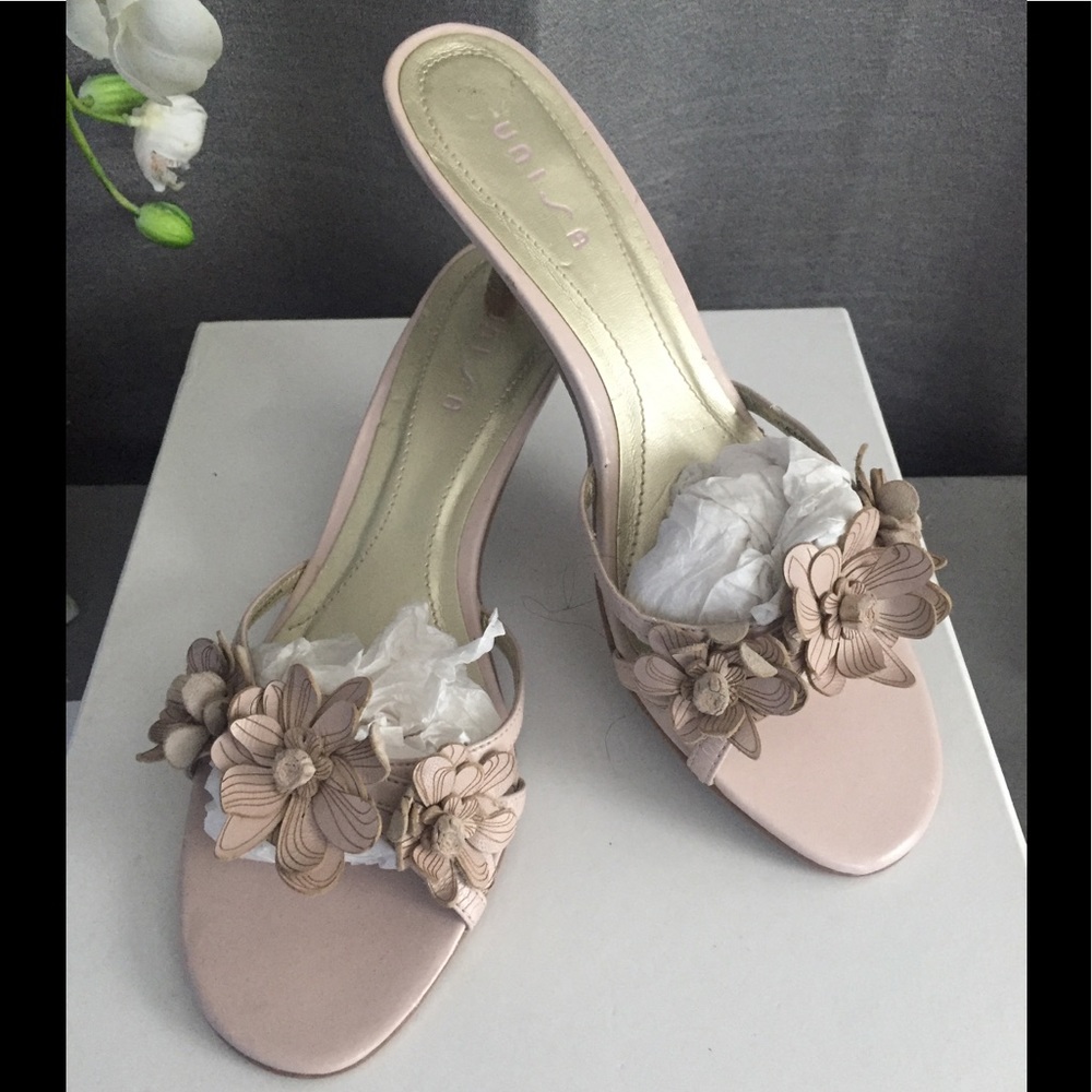 Super cute.  Unisa light pink sandals.
